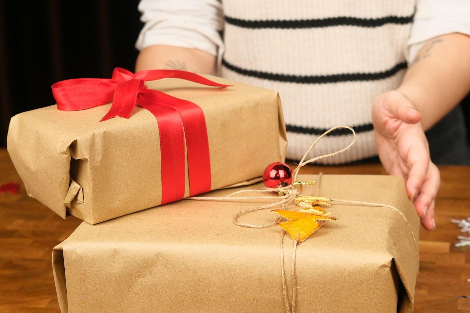 Chọn nước hoa làm quà cho mẹ, người yêu và sếp